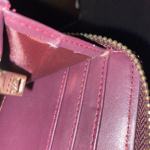 BCBG Vintage Burgundy Crocodile Embossed Zip Around Leather Wallet - Picture 7 of 10